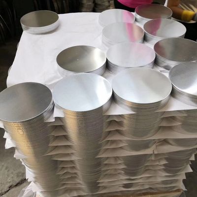 عاكس 0.7mm 0.8mm ألومنيوم قرص مستدير 1050 1060 1100 وعاء حجم مخصص سطحية عالية حافة خالية من الحافة الصف الغذائي