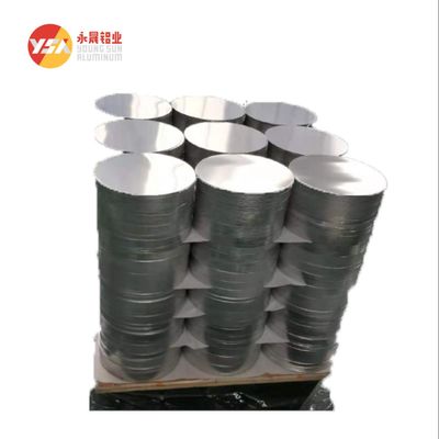0.6mm سميكة 50mm Dia H32 سبيكة الألومنيوم دائرة ورق الحجم المخصص السطحية العالية الحافة الخالية من الحافة الصف الغذائي