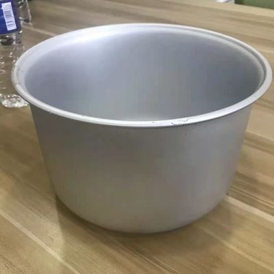 قرص ألومنيوم دائري مطلي ومؤكسد ومصقول كالمرآة، بقطر مخصص، عالي الاستواء، وحواف خالية من النتوءات، صالح للاستخدام الغذائي
